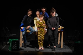 VČELA V HLAVĚ - Tvůrčí tým (část): Aleš, Eva, Vít, Daniel, Vendula, foto: Pavlína Taubingerová