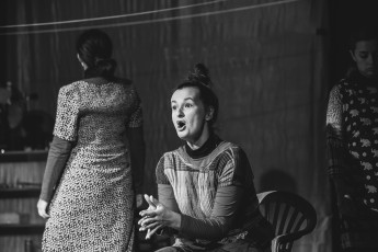 Zpráva z první linie - Eva Ventrubová, Tamara Dikyová