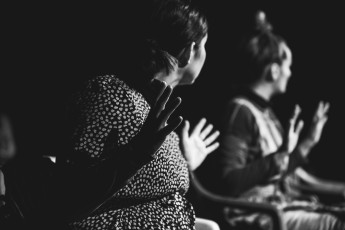 Zpráva z první linie - Eva Ventrubová, Tamara Dikyová