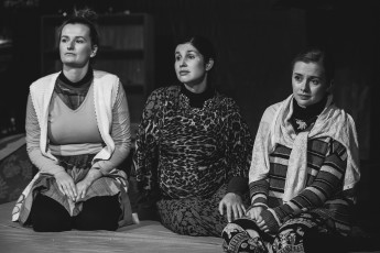 Zpráva z první linie - Tamara Dikyová, Eva Ventrubová, Petra Šimberová